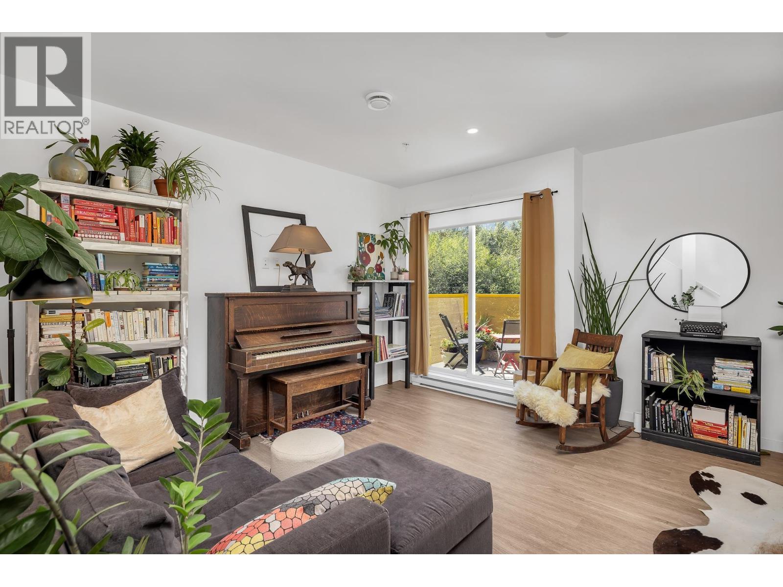 301 37762 THIRD AVENUE, Squamish