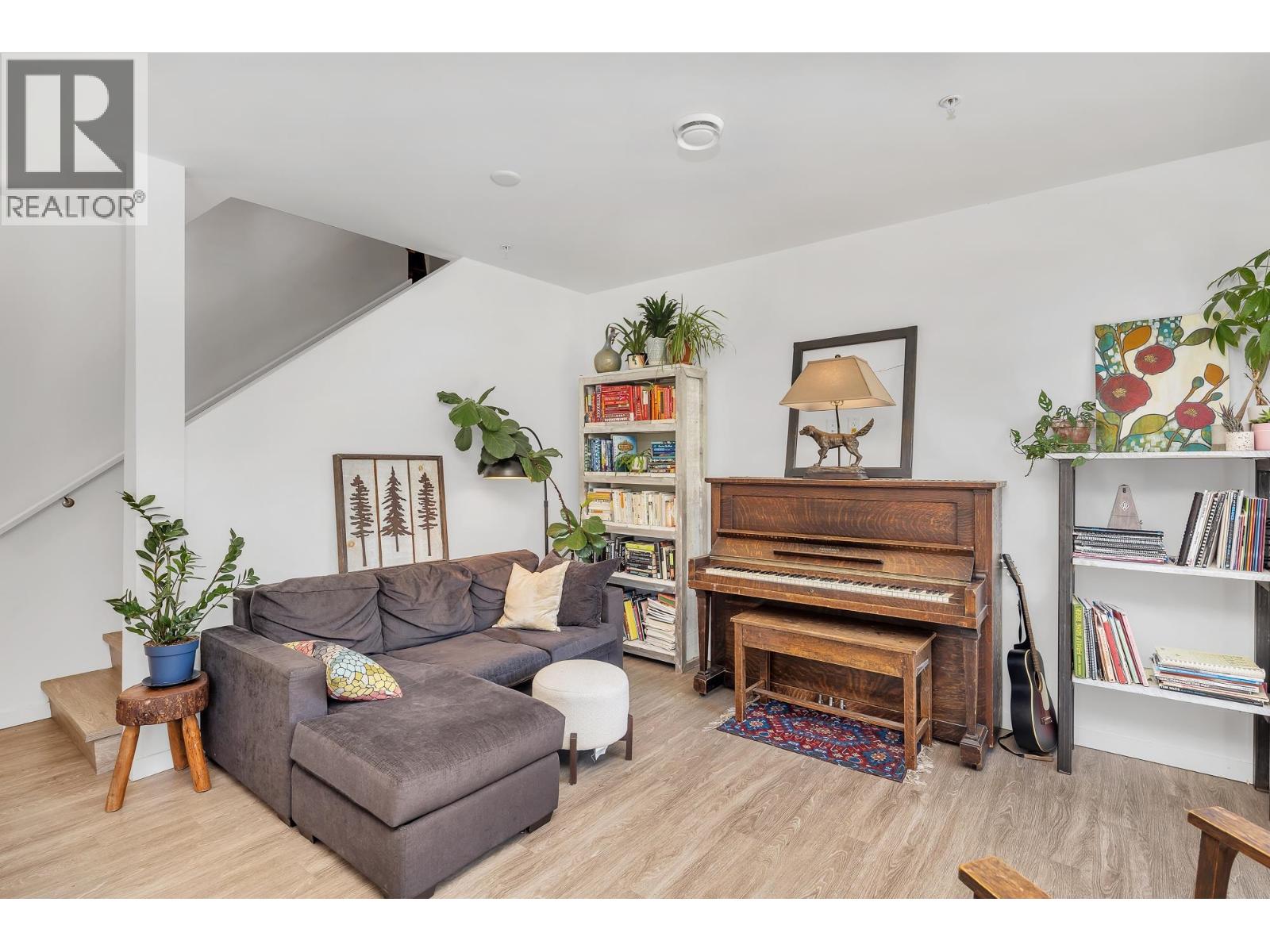 301 37762 THIRD AVENUE, Squamish