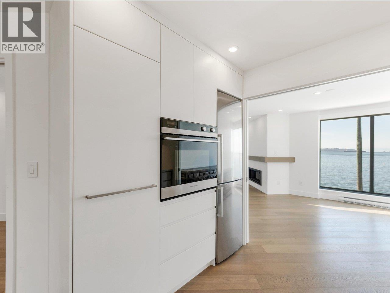 203 2190 ARGYLE AVENUE, West Vancouver