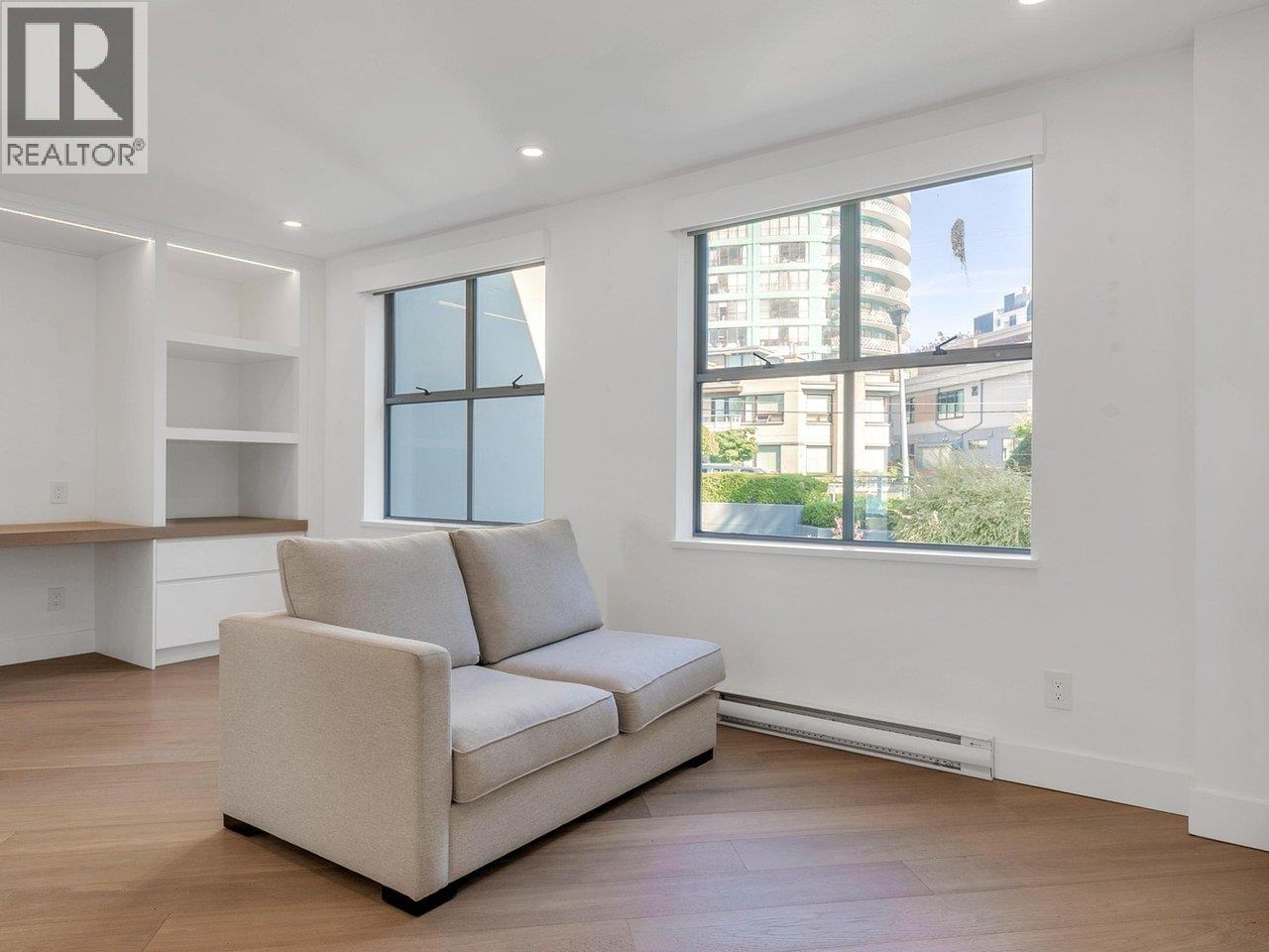 203 2190 ARGYLE AVENUE, West Vancouver