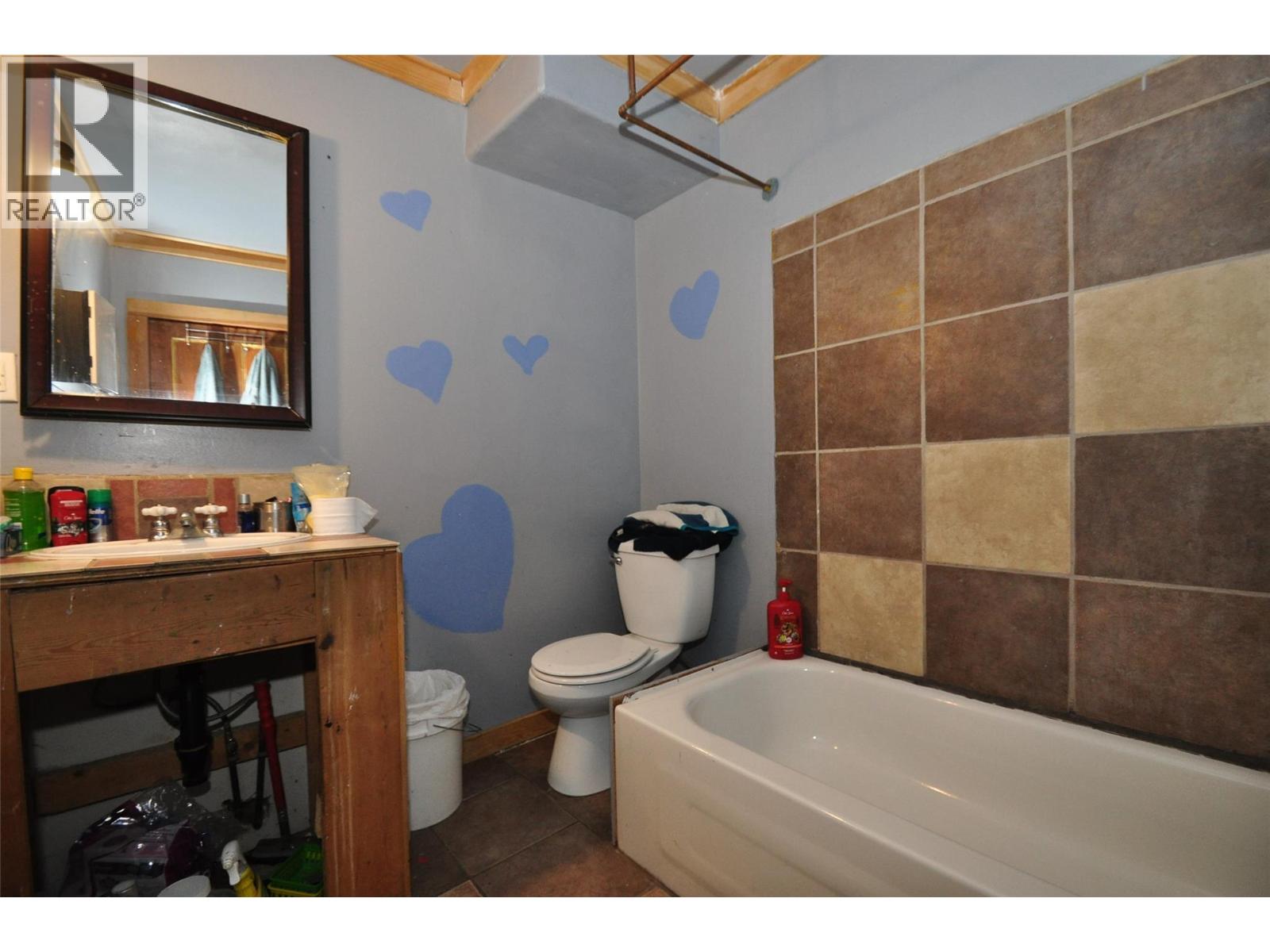 105 Washington Street N, Kaslo