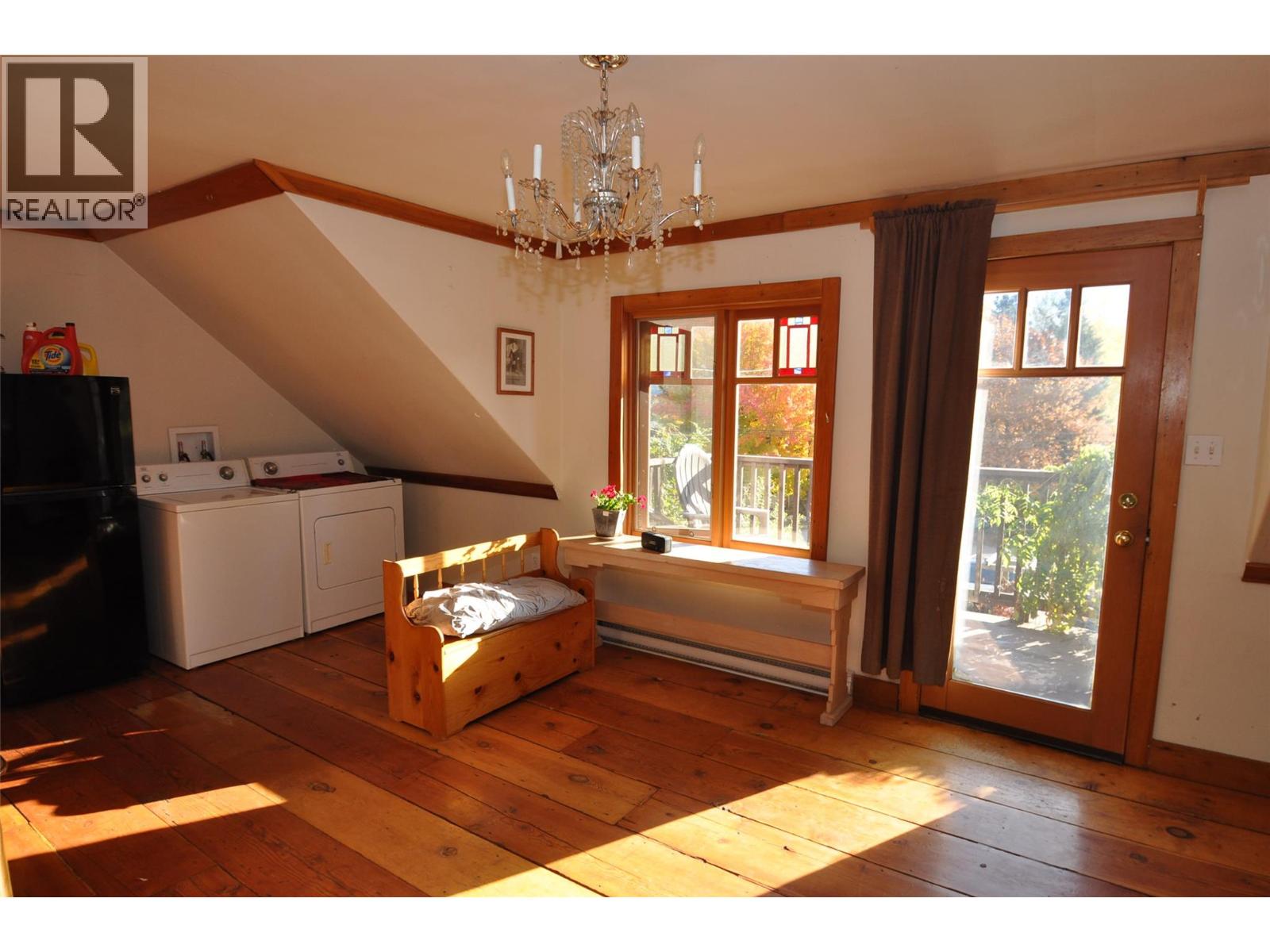 105 Washington Street N, Kaslo