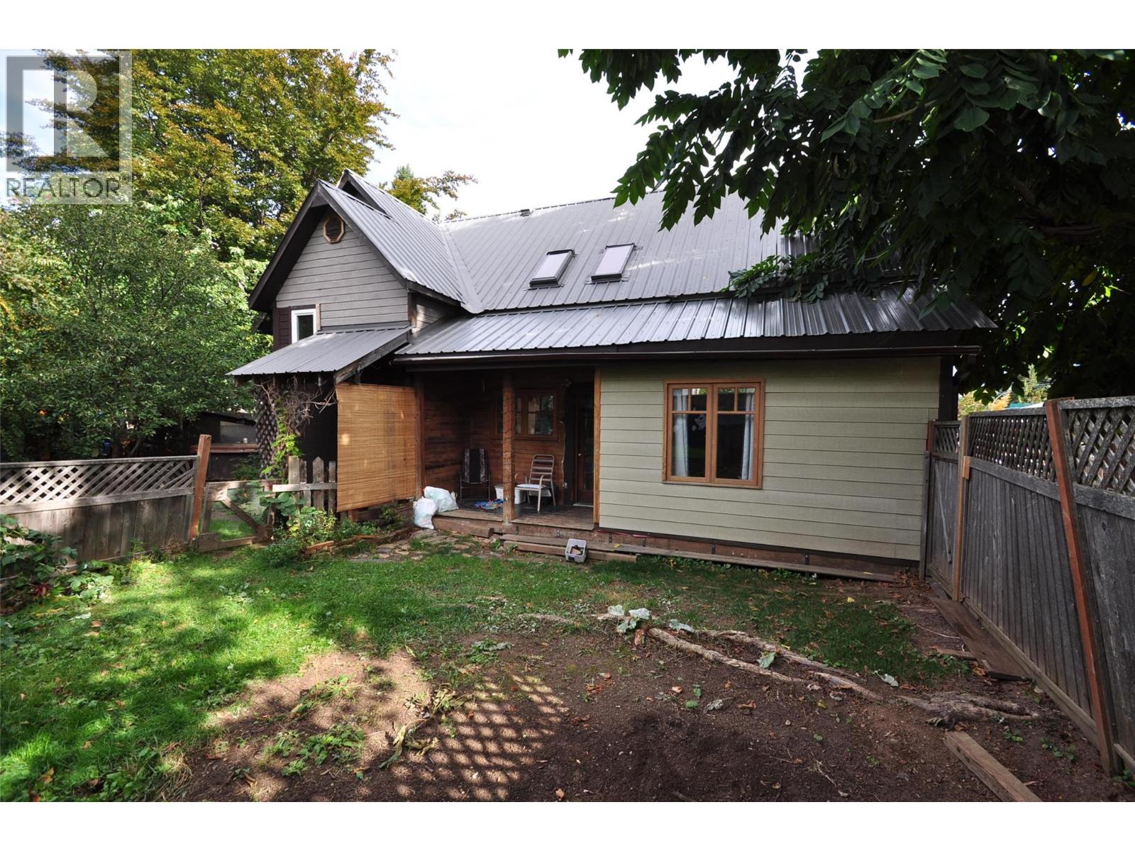 105 Washington Street N, Kaslo