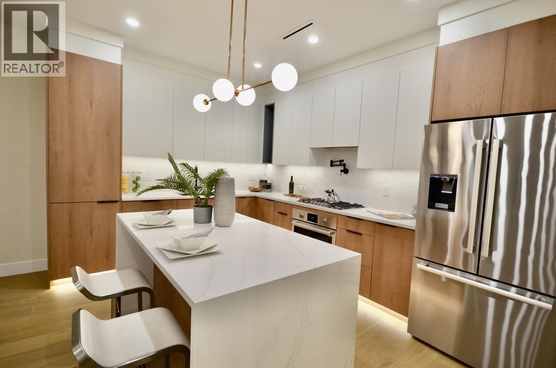 101 901 EDGAR AVENUE, Coquitlam