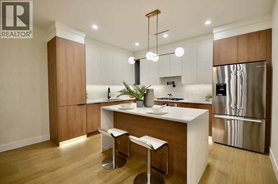 101 901 EDGAR AVENUE, Coquitlam