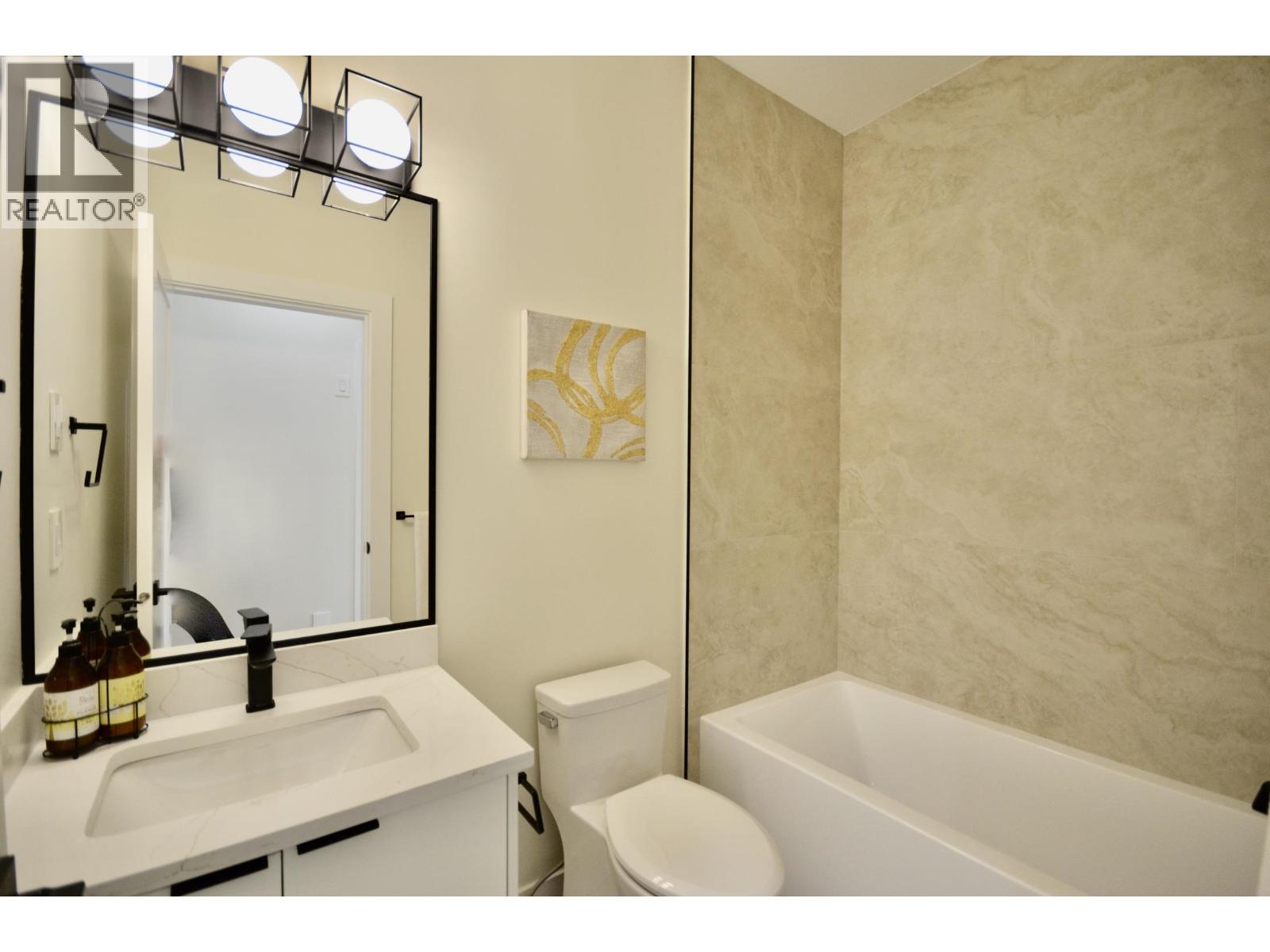 101 901 EDGAR AVENUE, Coquitlam