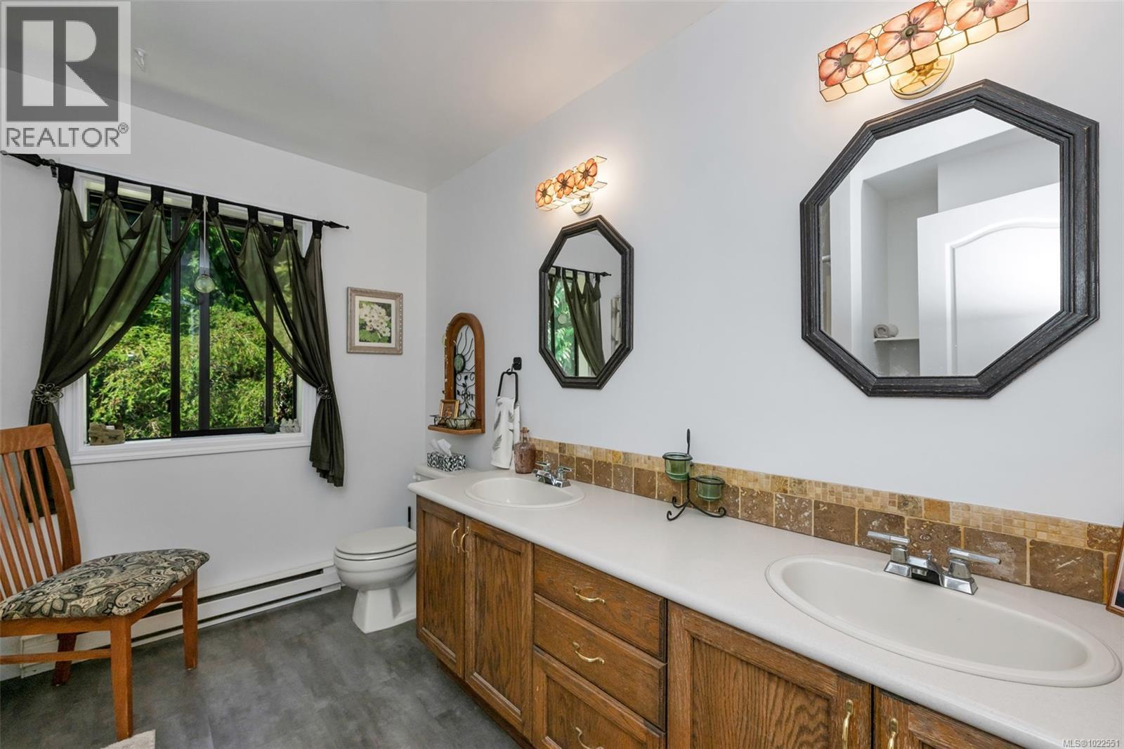 5885 Jupiter Pl, Sooke