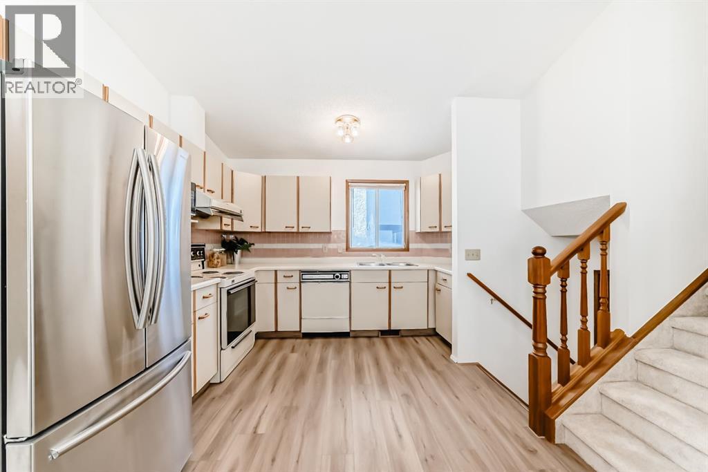 Single Family House 4 Level for Sale in  Cedardale Hill SW Cedarbrae Calgary 