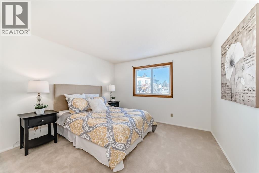 Single Family House 4 Level for Sale in  Cedardale Hill SW Cedarbrae Calgary 