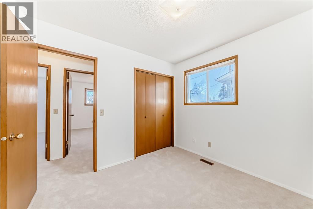 Single Family House 4 Level for Sale in  Cedardale Hill SW Cedarbrae Calgary 