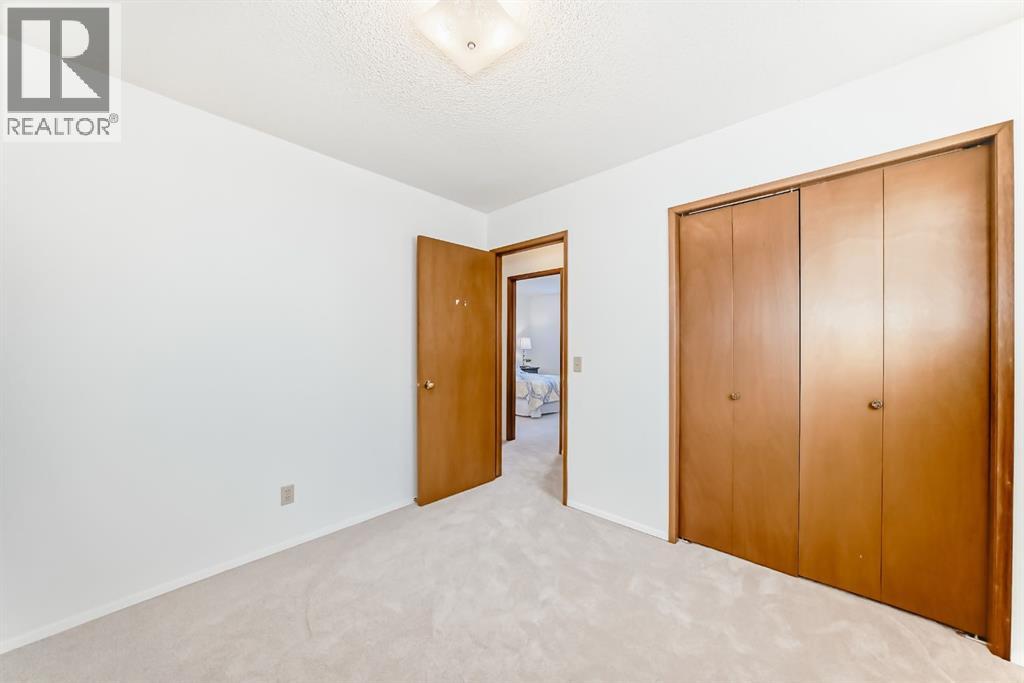 Single Family House 4 Level for Sale in  Cedardale Hill SW Cedarbrae Calgary 