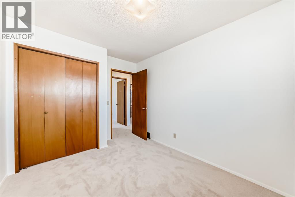 Single Family House 4 Level for Sale in  Cedardale Hill SW Cedarbrae Calgary 