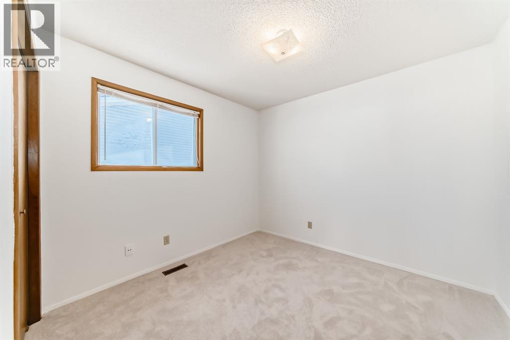 Single Family House 4 Level for Sale in  Cedardale Hill SW Cedarbrae Calgary 