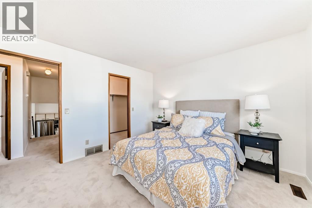 Single Family House 4 Level for Sale in  Cedardale Hill SW Cedarbrae Calgary 