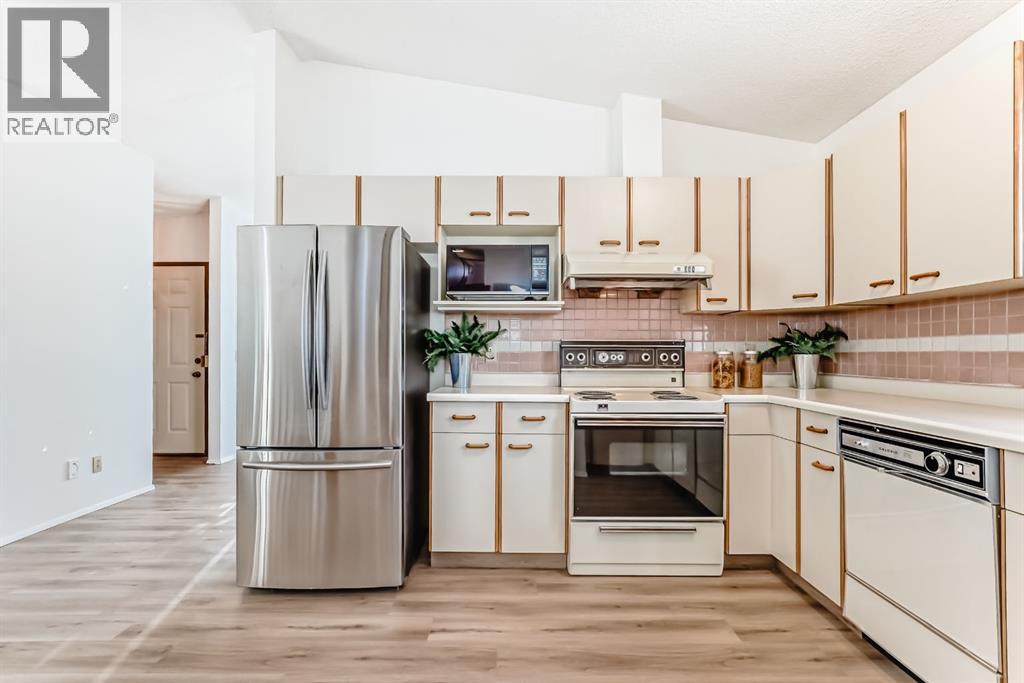 Single Family House 4 Level for Sale in  Cedardale Hill SW Cedarbrae Calgary 