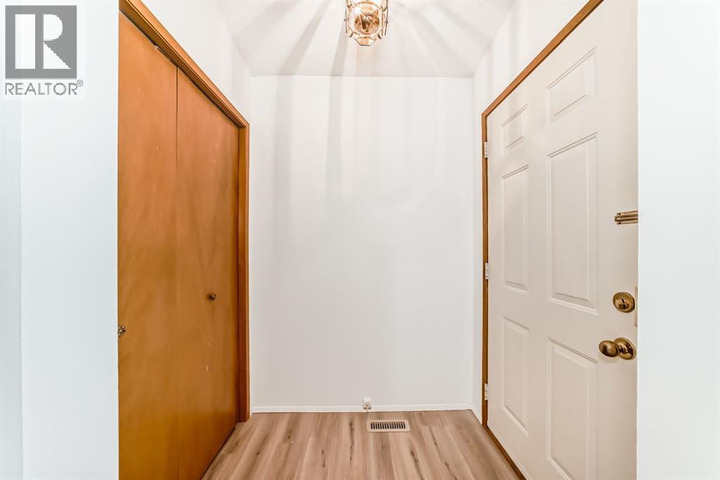 Single Family House 4 Level for Sale in  Cedardale Hill SW Cedarbrae Calgary 