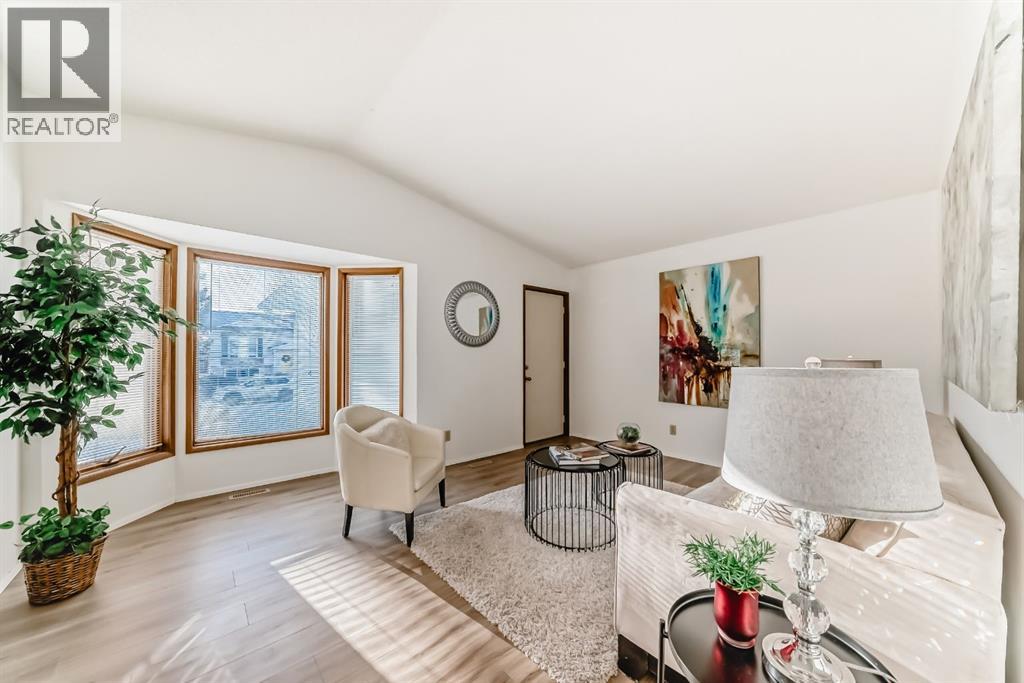 Single Family House 4 Level for Sale in  Cedardale Hill SW Cedarbrae Calgary 