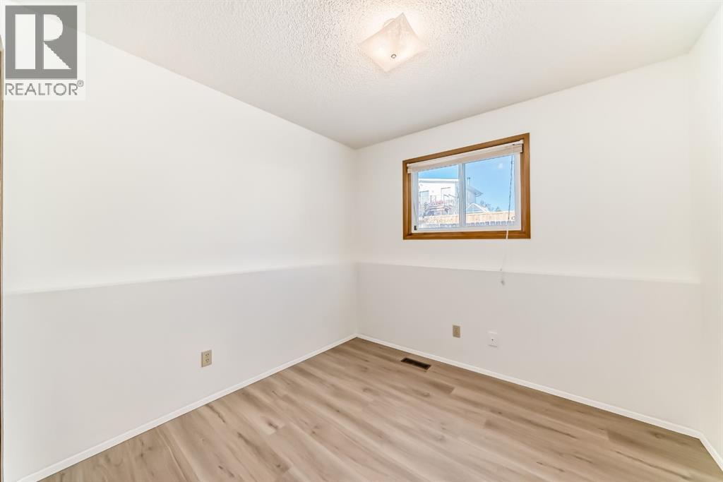 Single Family House 4 Level for Sale in  Cedardale Hill SW Cedarbrae Calgary 