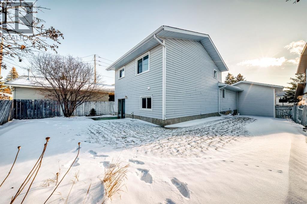 Single Family House 4 Level for Sale in  Cedardale Hill SW Cedarbrae Calgary 