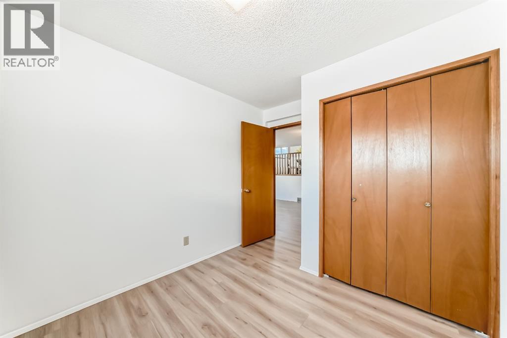 Single Family House 4 Level for Sale in  Cedardale Hill SW Cedarbrae Calgary 