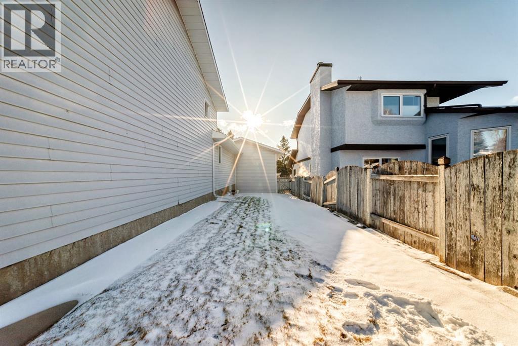 Single Family House 4 Level for Sale in  Cedardale Hill SW Cedarbrae Calgary 
