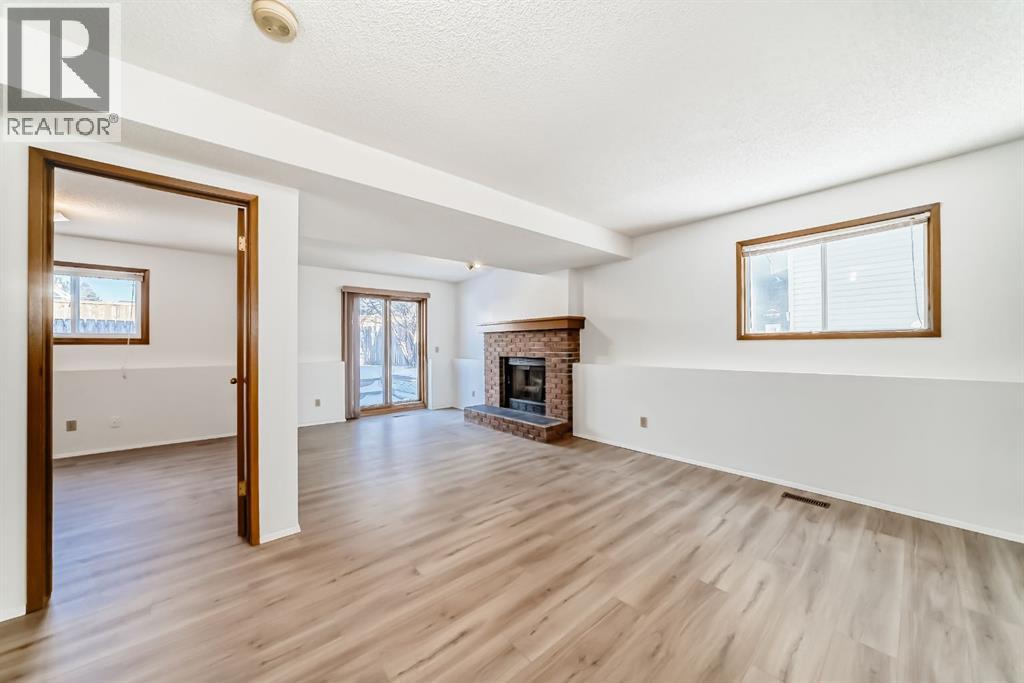 Single Family House 4 Level for Sale in  Cedardale Hill SW Cedarbrae Calgary 