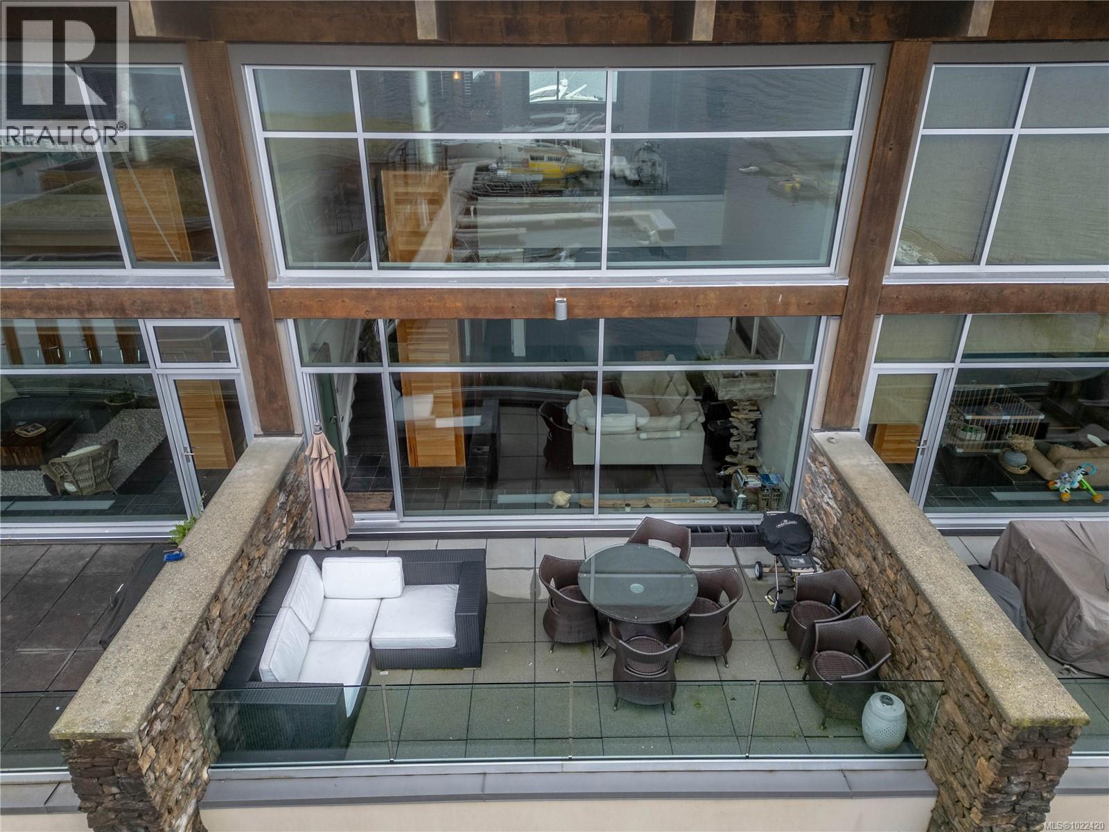 304 368 Main St, Tofino