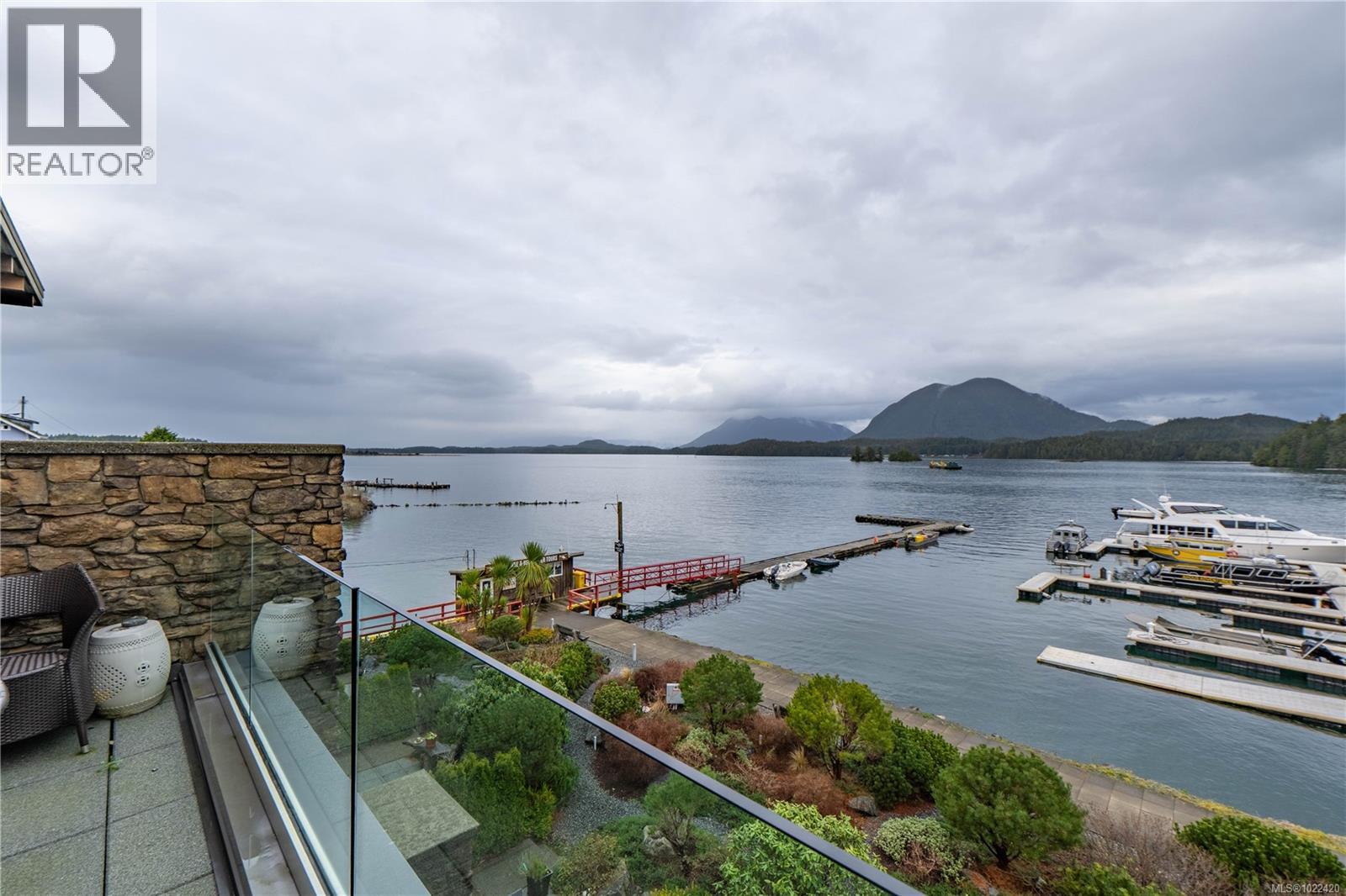 304 368 Main St, Tofino