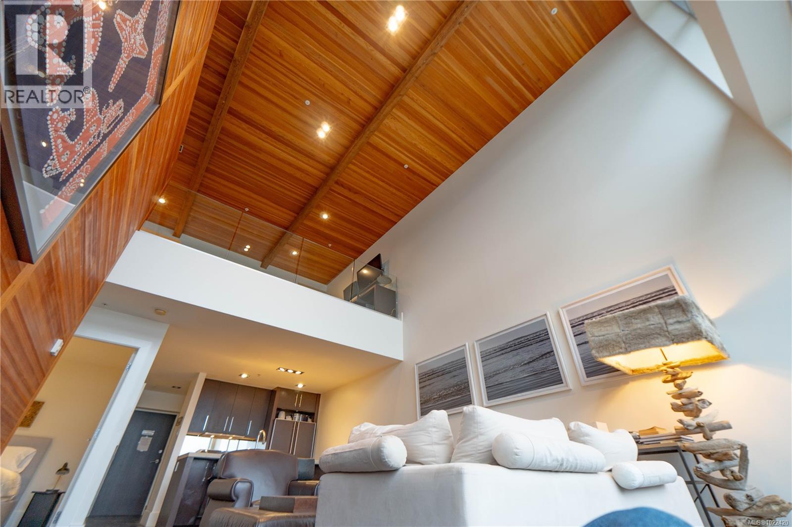 304 368 Main St, Tofino