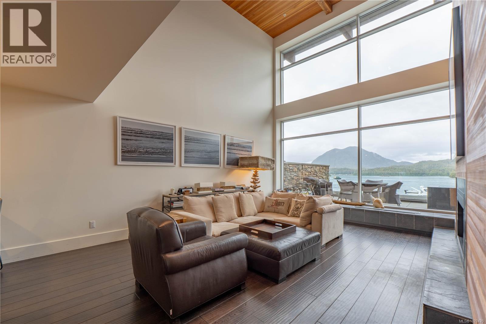 304 368 Main St, Tofino