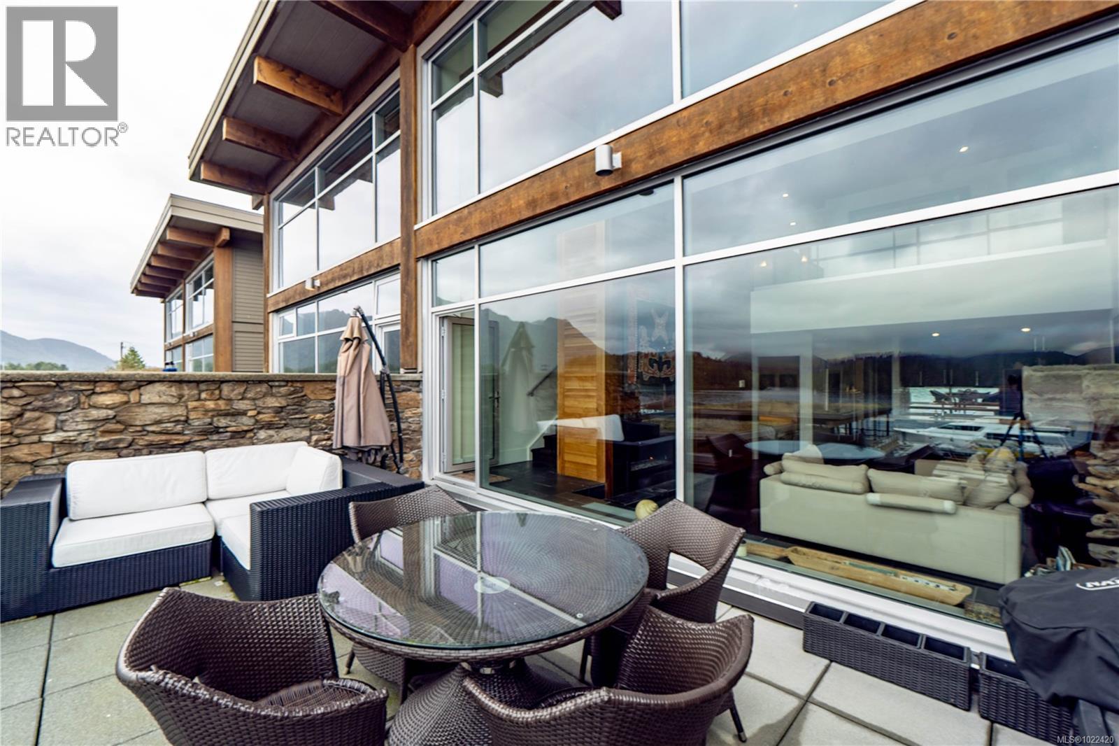 304 368 Main St, Tofino