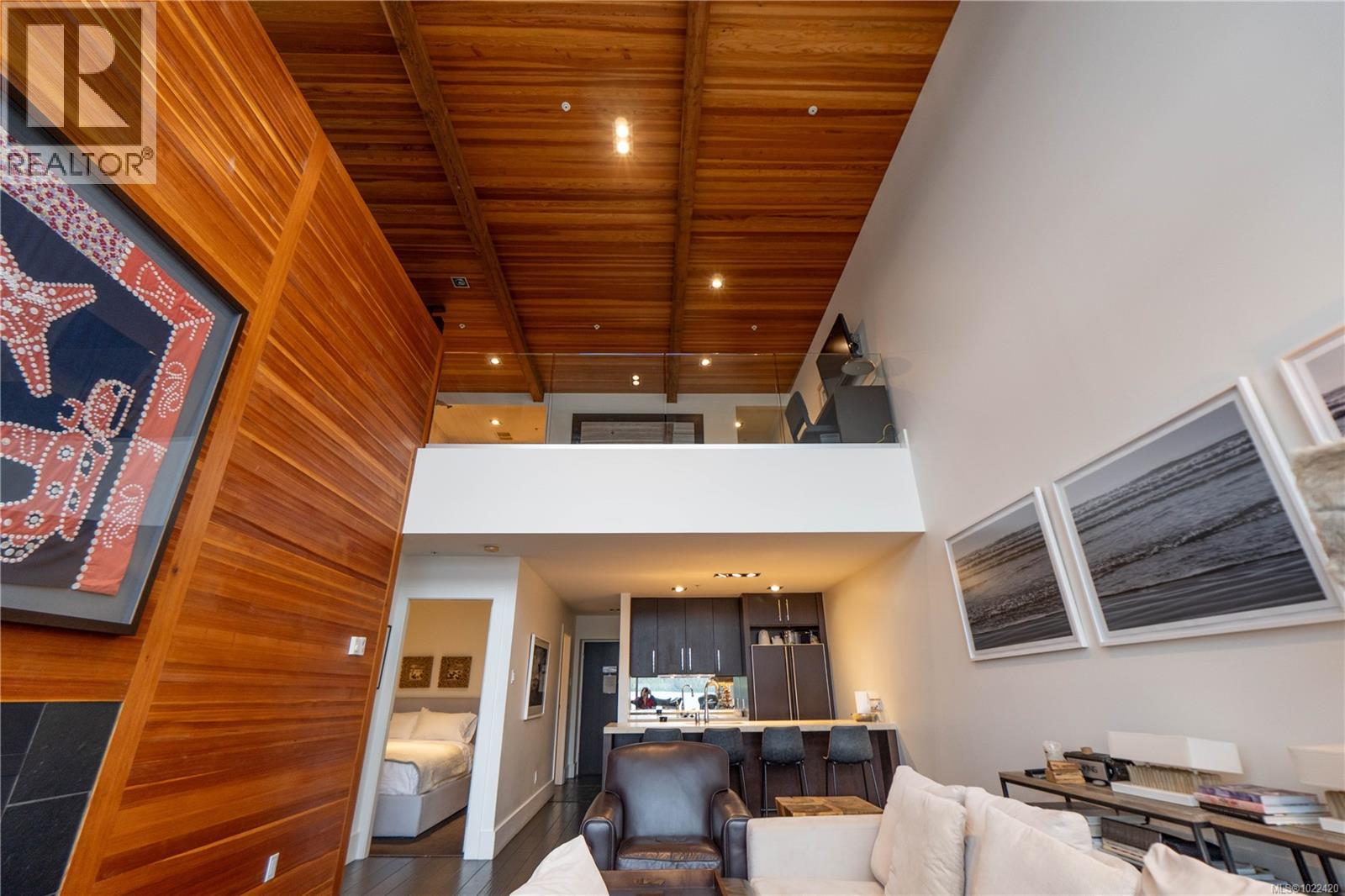 304 368 Main St, Tofino