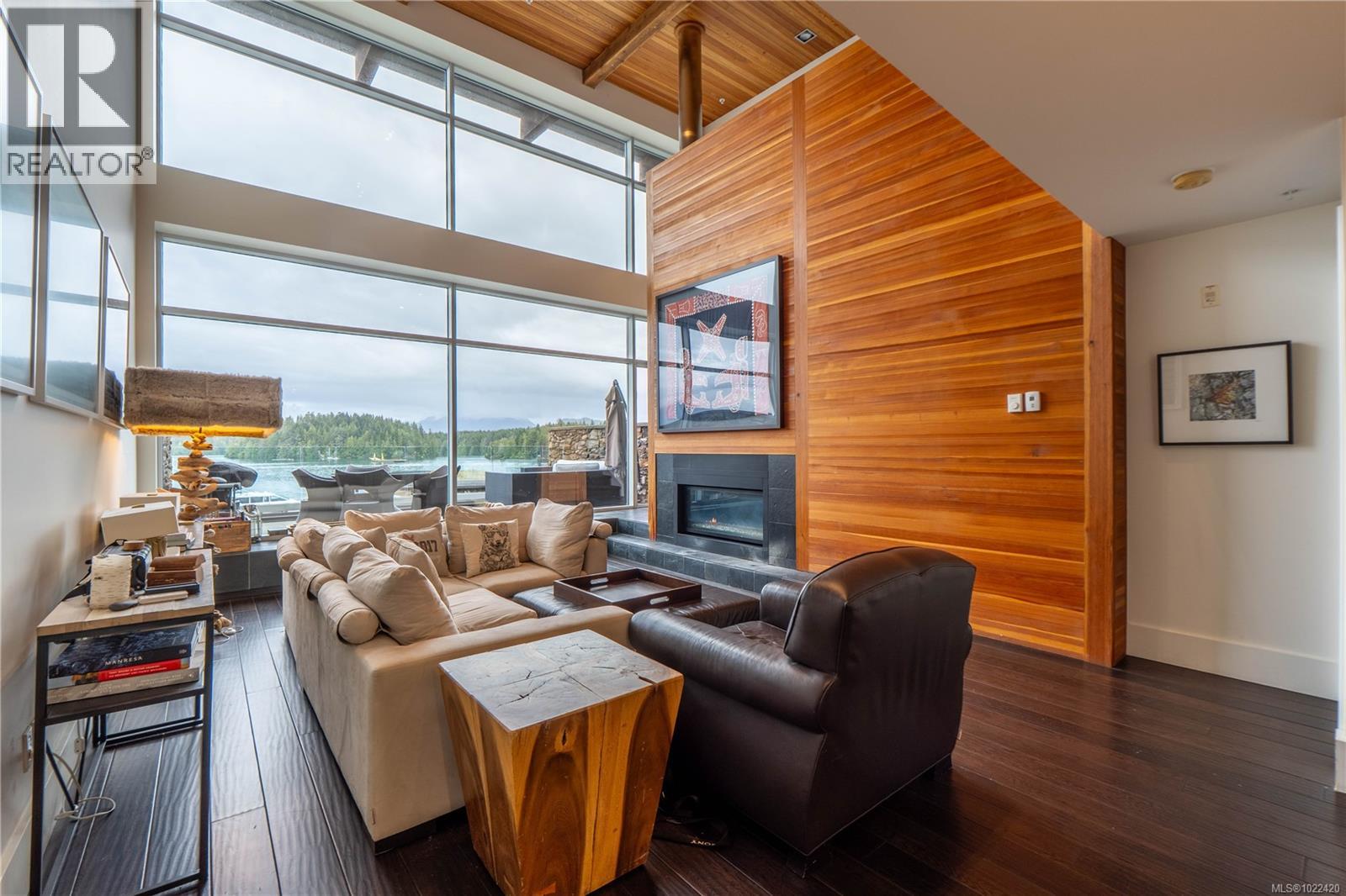 304 368 Main St, Tofino