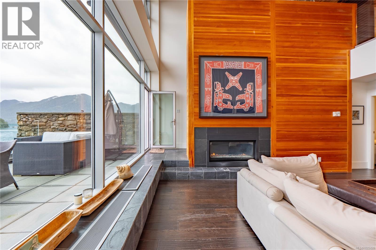 304 368 Main St, Tofino