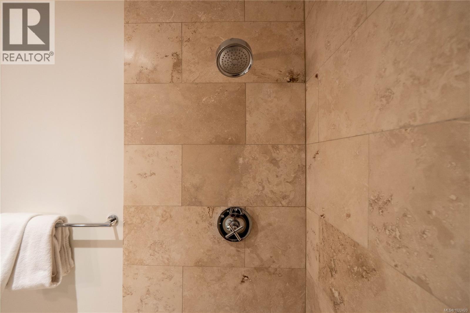 304 368 Main St, Tofino