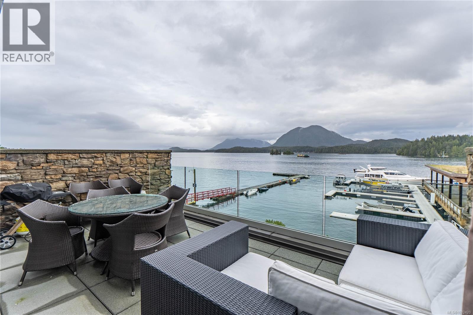 304 368 Main St, Tofino