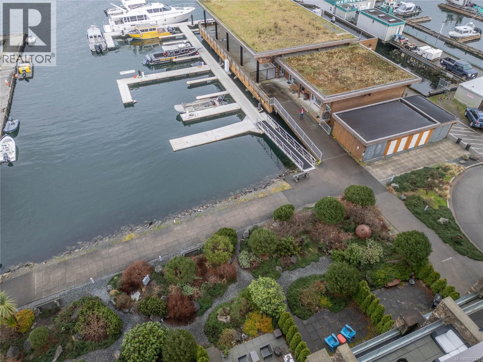 304 368 Main St, Tofino