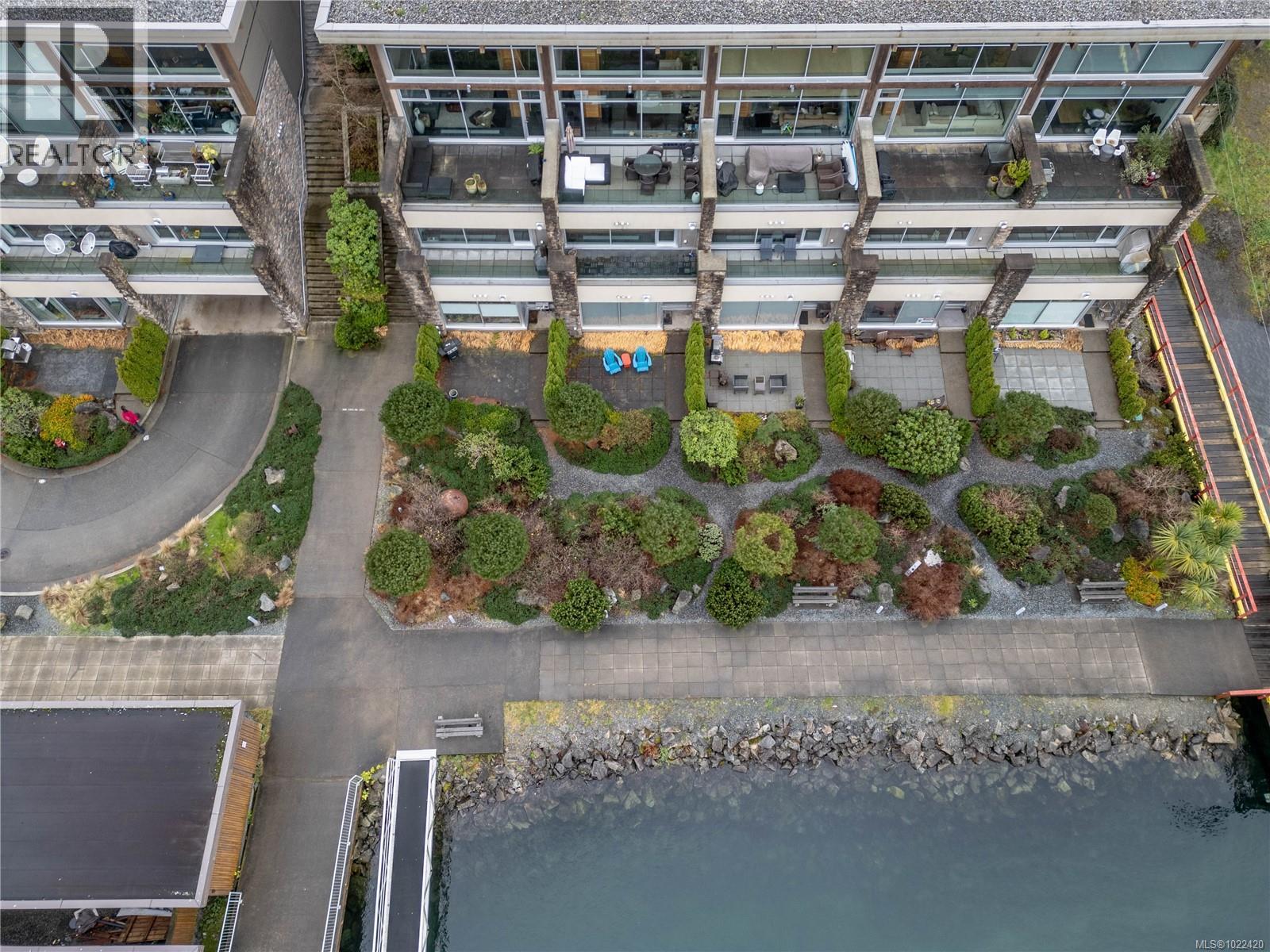 304 368 Main St, Tofino