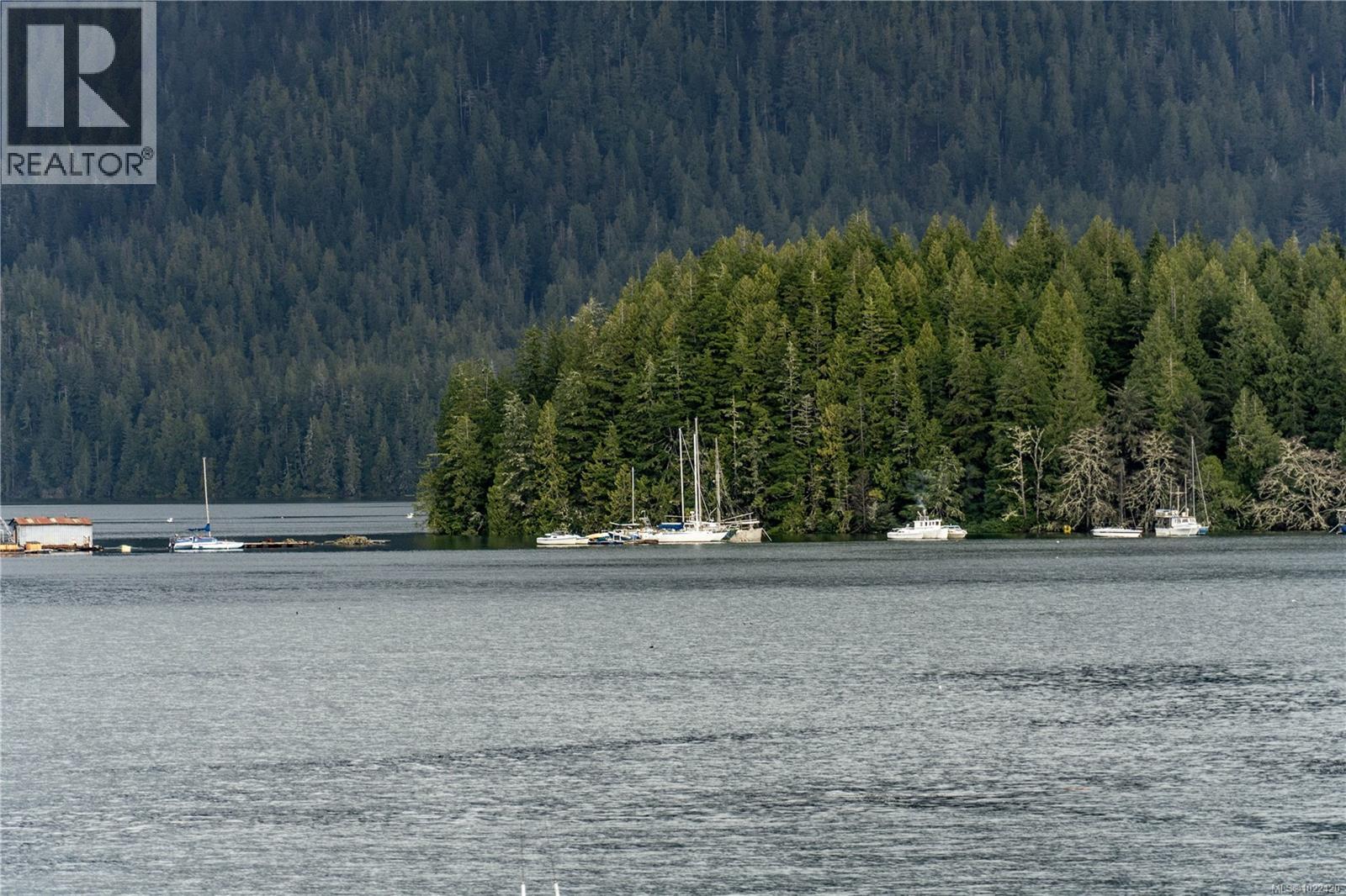 304 368 Main St, Tofino