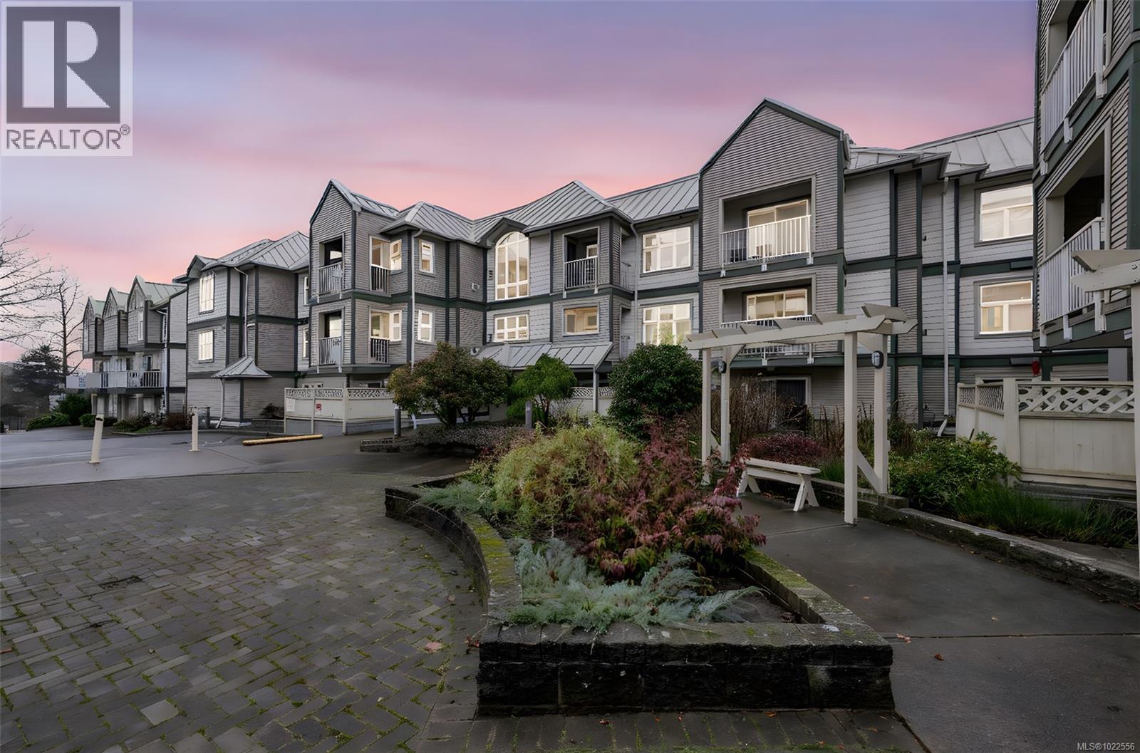 104 3008 Washington Ave, Victoria