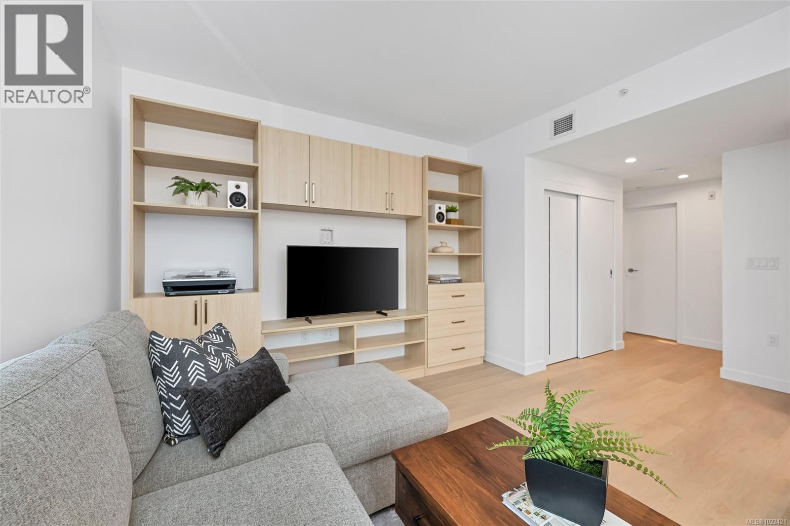 702 1100 Yates St, Victoria