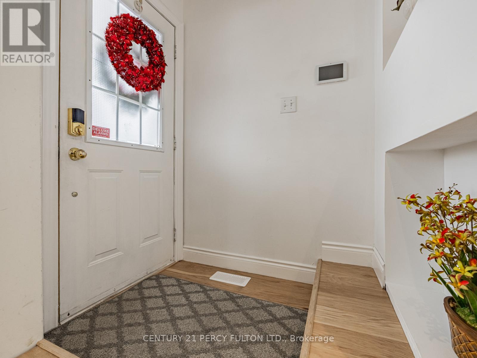 3040 BENTLEY DRIVE - 6