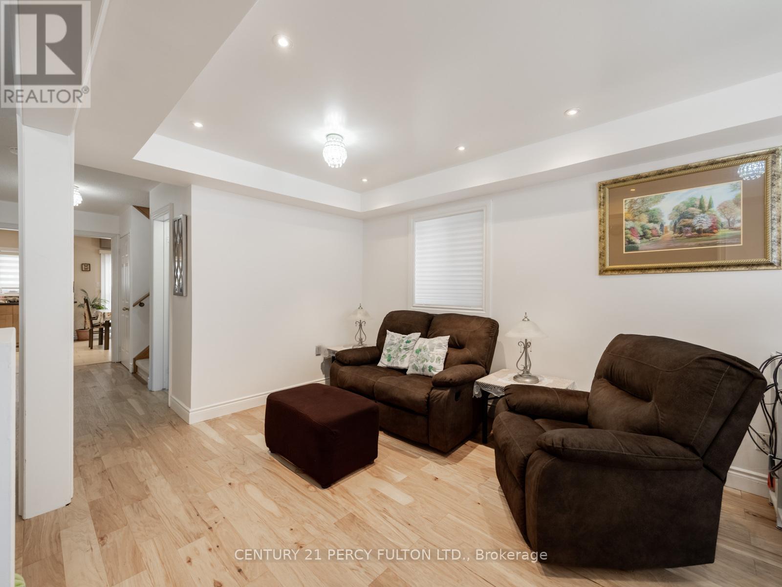 3040 BENTLEY DRIVE - 12