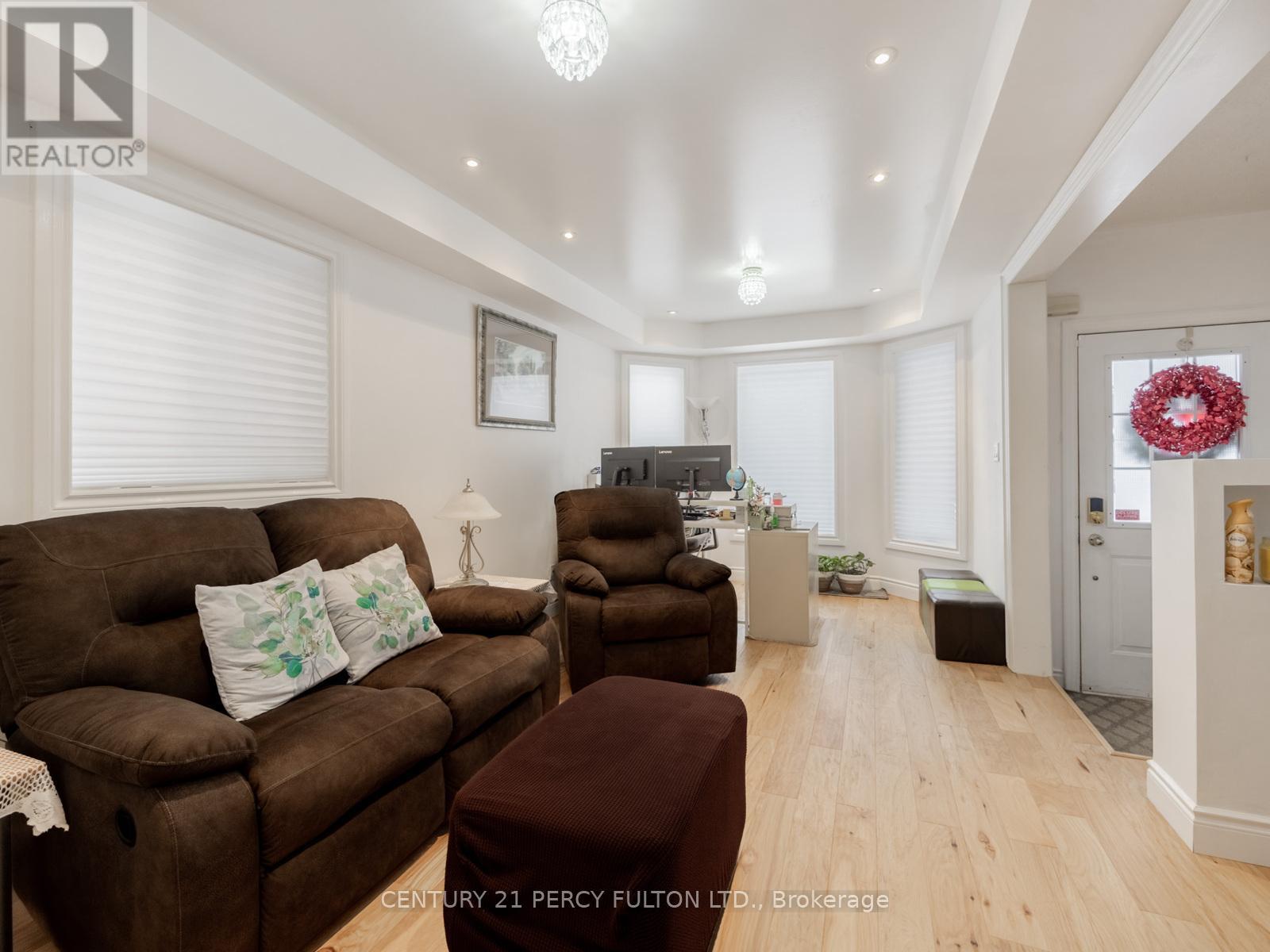 3040 BENTLEY DRIVE - 8