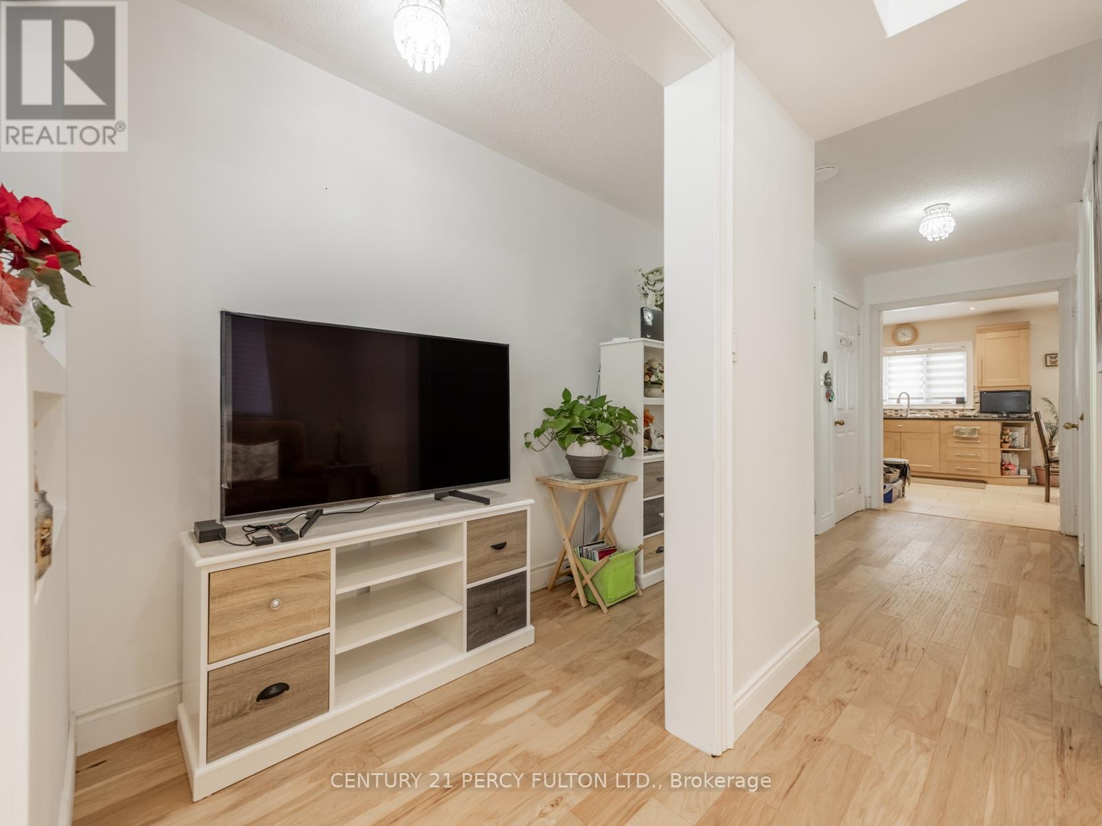 3040 BENTLEY DRIVE - 13