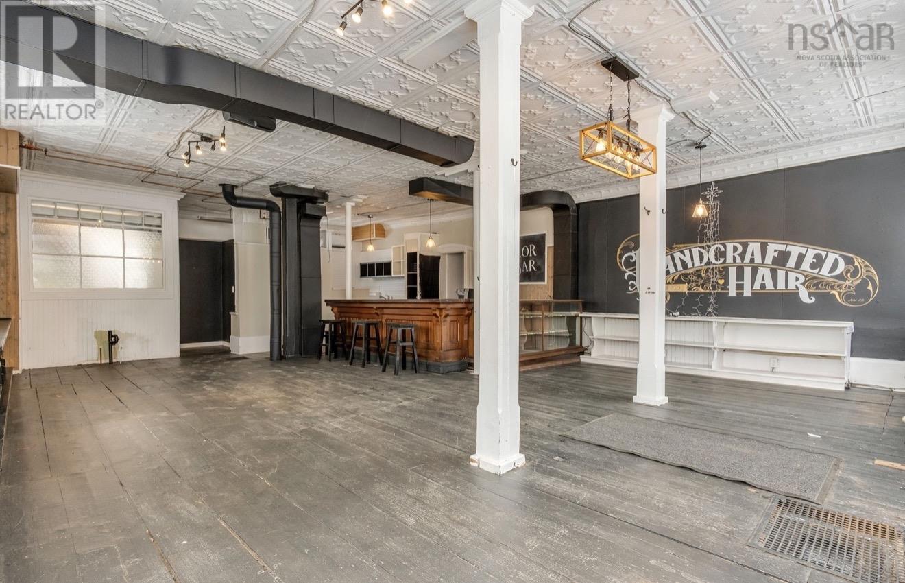 Property 35 of 48 of 10352 Highway 1