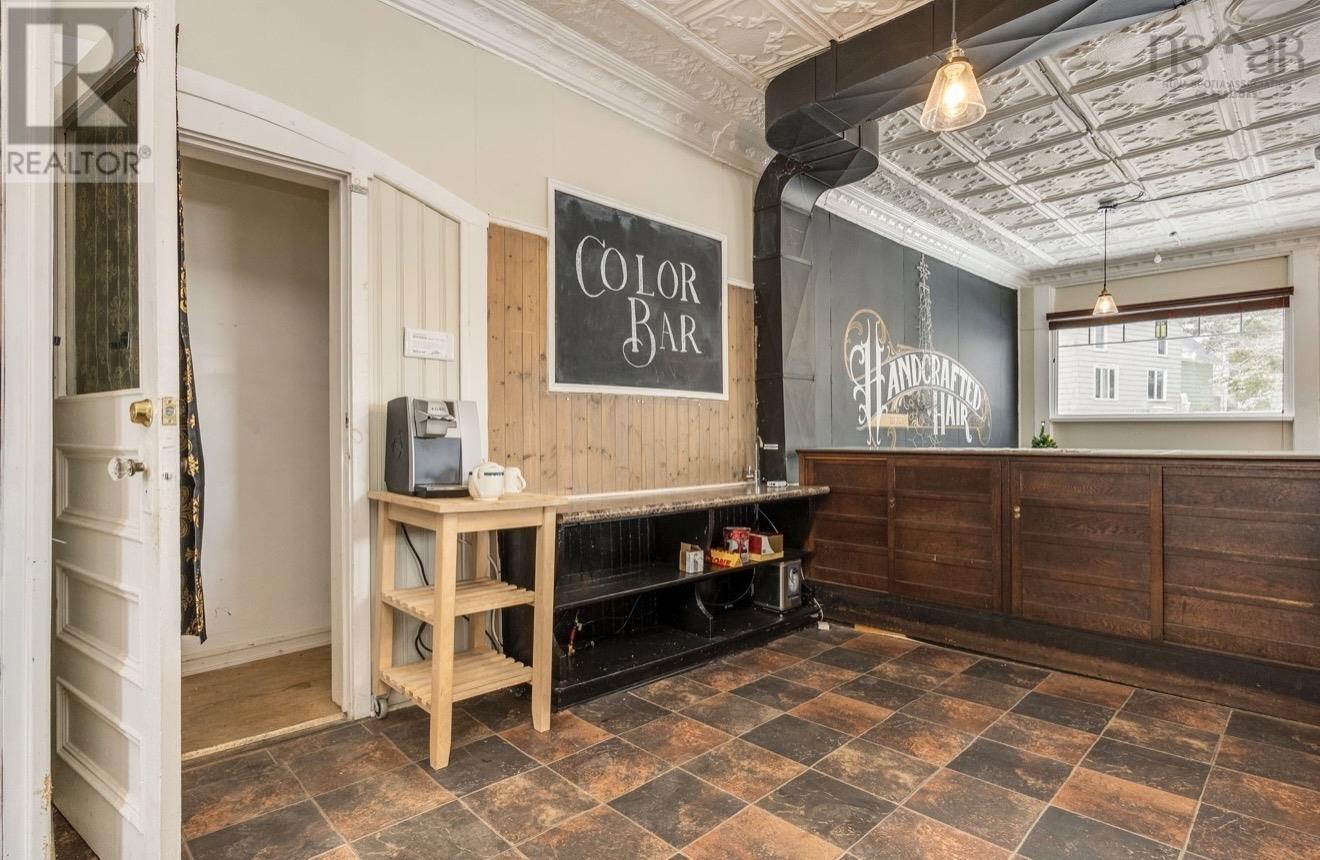 Property 36 of 48 of 10352 Highway 1