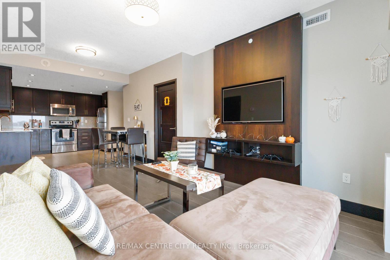 #1218 1235 RICHMOND STREET - 11