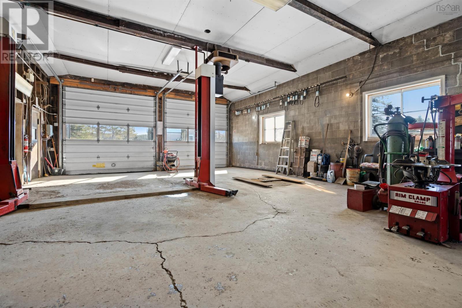 Property 14 of 17 of 5491 Highway 236