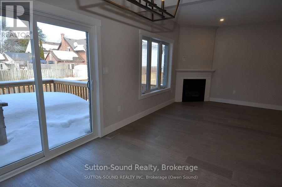 622 8TH STREET W - 8